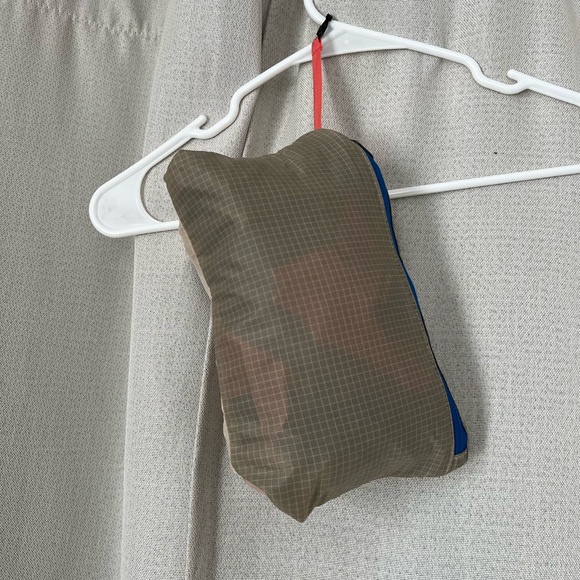 Patagonia like new ultra light weight backpack/tote - Picture 5 of 6